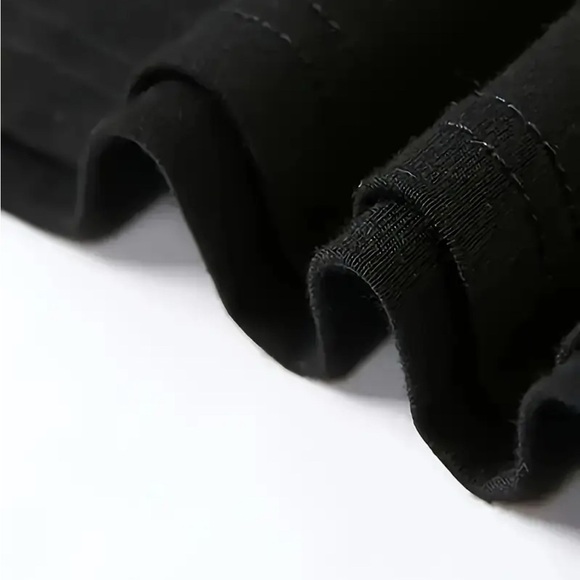 Chic Black Crop Top with Cherry Design size Large NWT - Picture 3 of 4